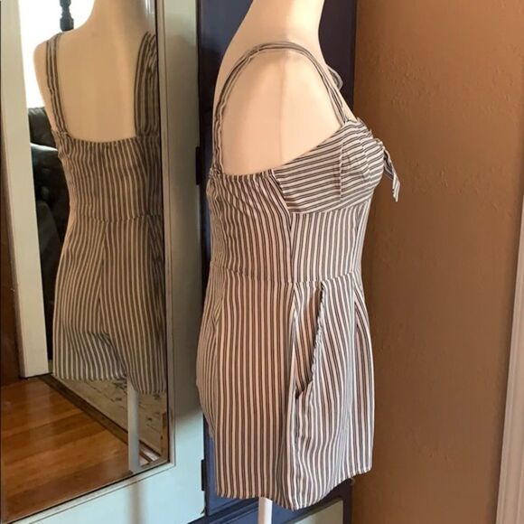 Forever 21 Striped Tie Front Romper Size Small - Picture 7 of 10